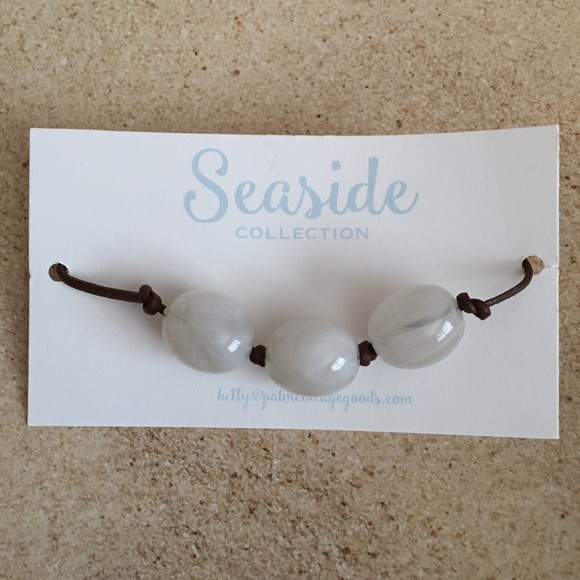 Leather and white bead bracelet. - Picture 1 of 2